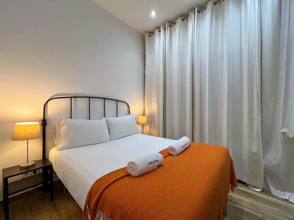 Bed, Photo of the whole room, Bedroom