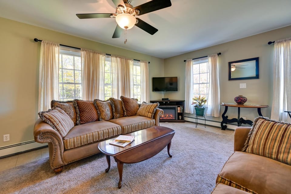 Quiet Killingworth Rental w/ Deck & Grill! Apartment in Madison