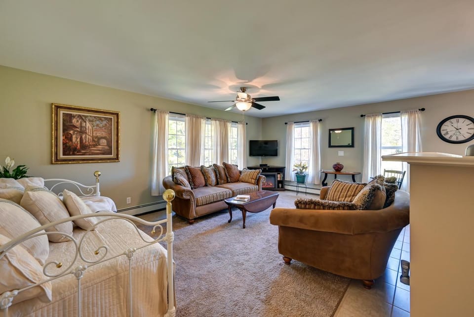 Quiet Killingworth Rental w/ Deck & Grill! Apartment in Madison