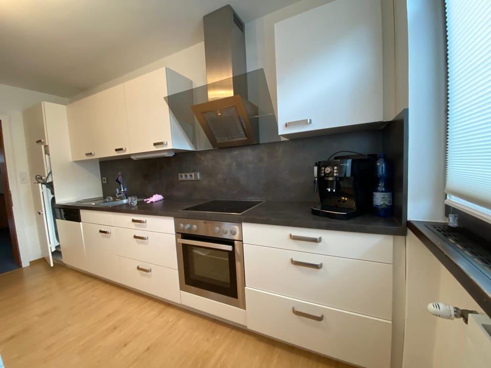 Kitchen or kitchenette, pet friendly, stove