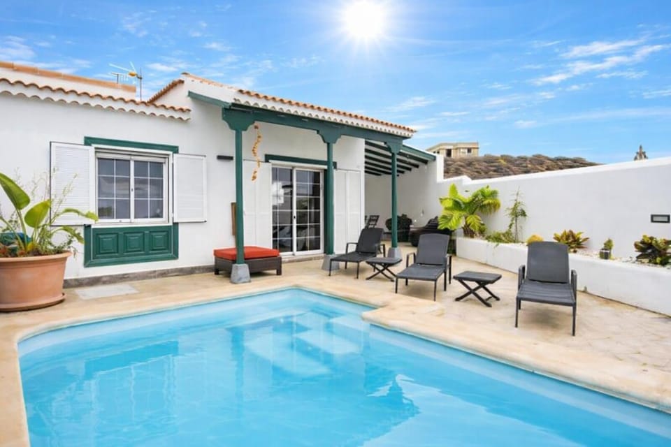 Eden Rentals Abades Luxury House in Abona