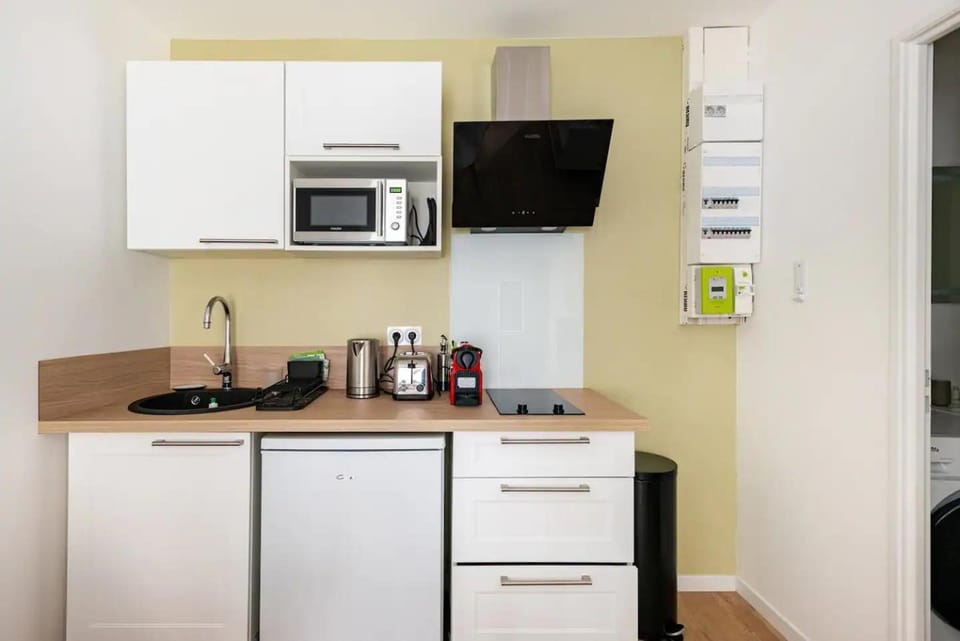 Coffee/tea facilities, Kitchen or kitchenette, minibar, stove, toaster