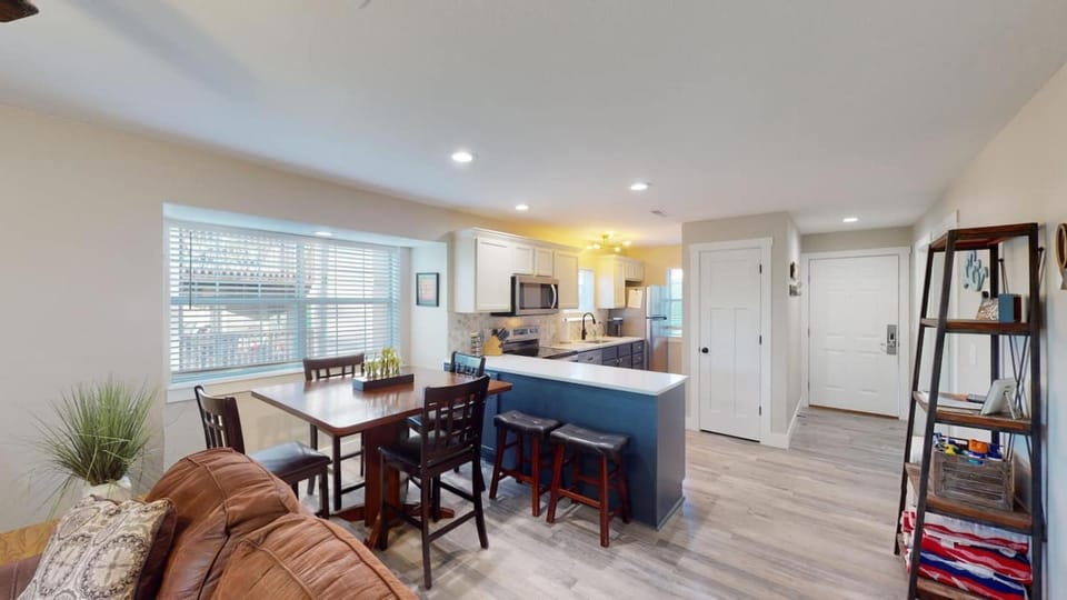 Beautiful Condo, Steps From Table Rock Lake & Sdc House in Indian Point