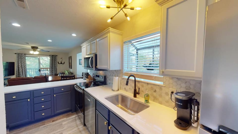 Beautiful Condo, Steps From Table Rock Lake & Sdc House in Indian Point