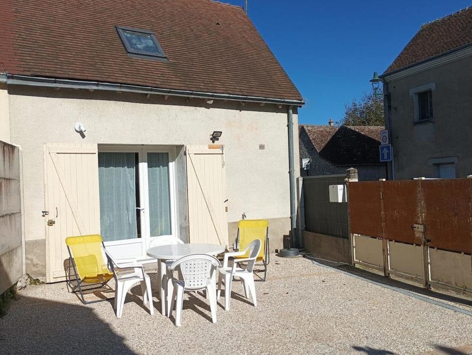 Property building, Patio, sunbed