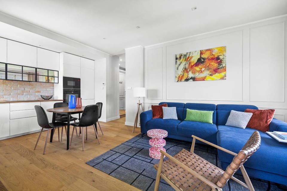 TV and multimedia, Kitchen or kitchenette, Living room, Seating area, Dining area
