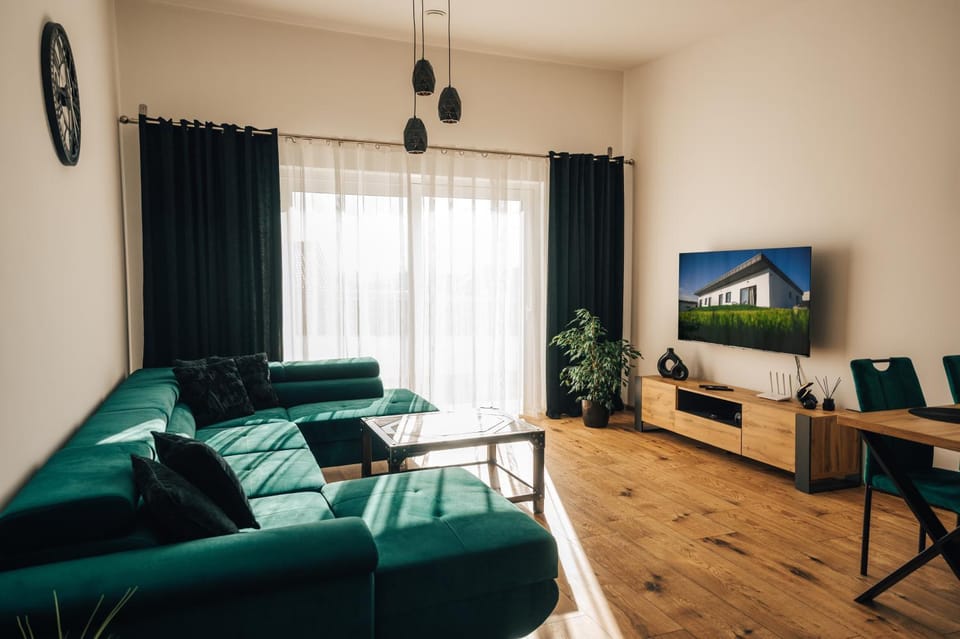 Communal lounge/ TV room, TV and multimedia, Living room