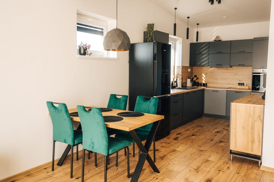 Kitchen or kitchenette, Seating area, Dining area