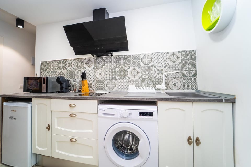 Kitchen or kitchenette, kitchen, kitchen
