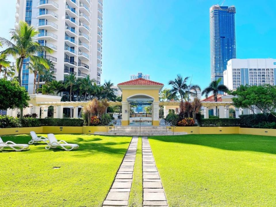 Prime Location 2BD Serviced Apt at Surfers Paradise Apartment in Surfers Paradise