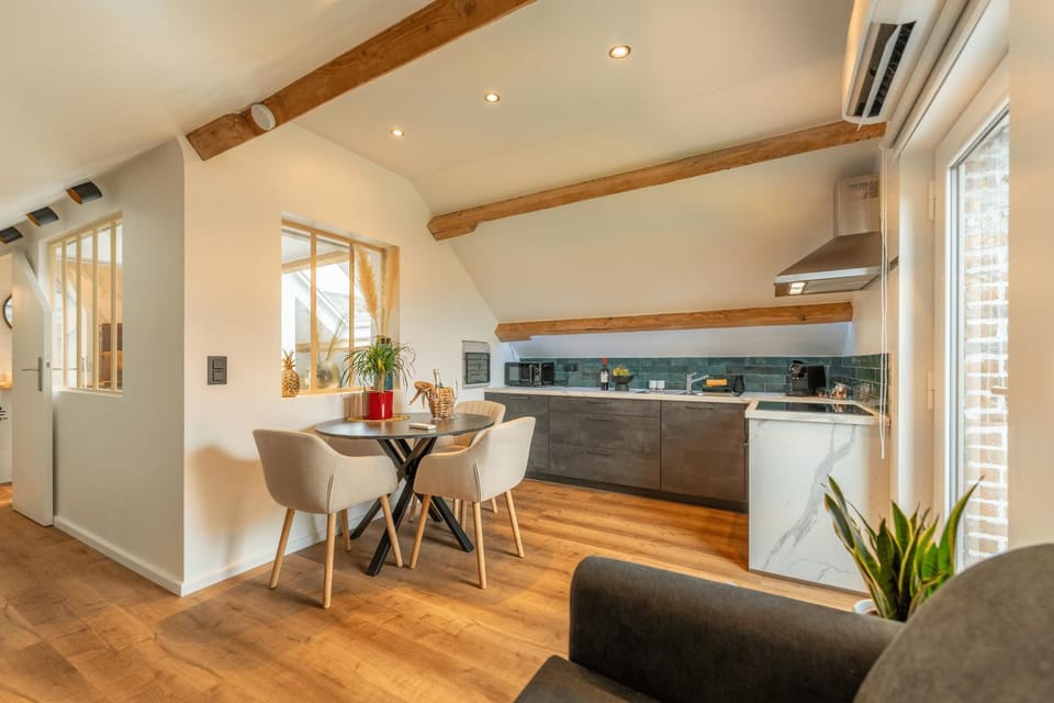 Dining area, kitchen