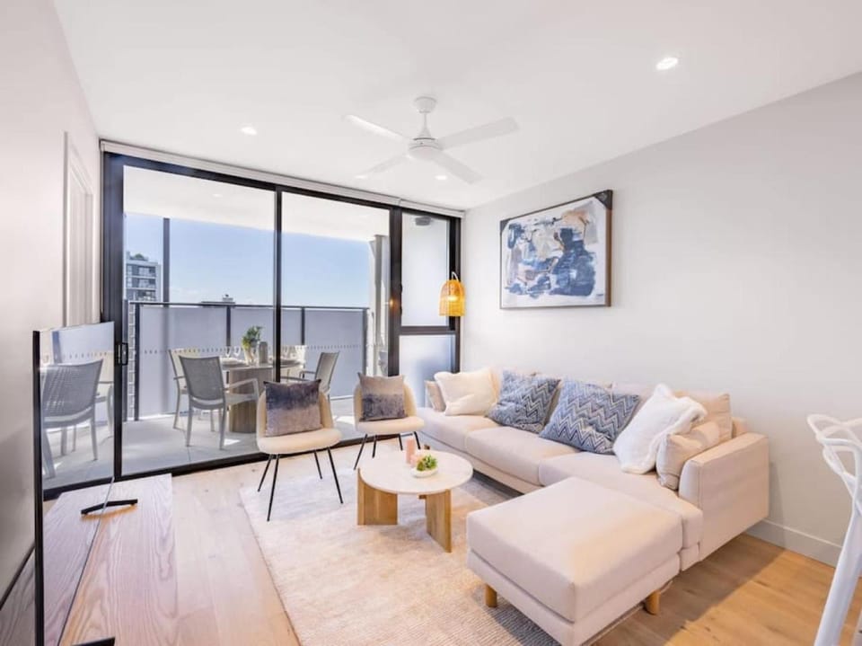 Conveniently located 2BR apt with rooftop pool at Milt Apartment in Brisbane
