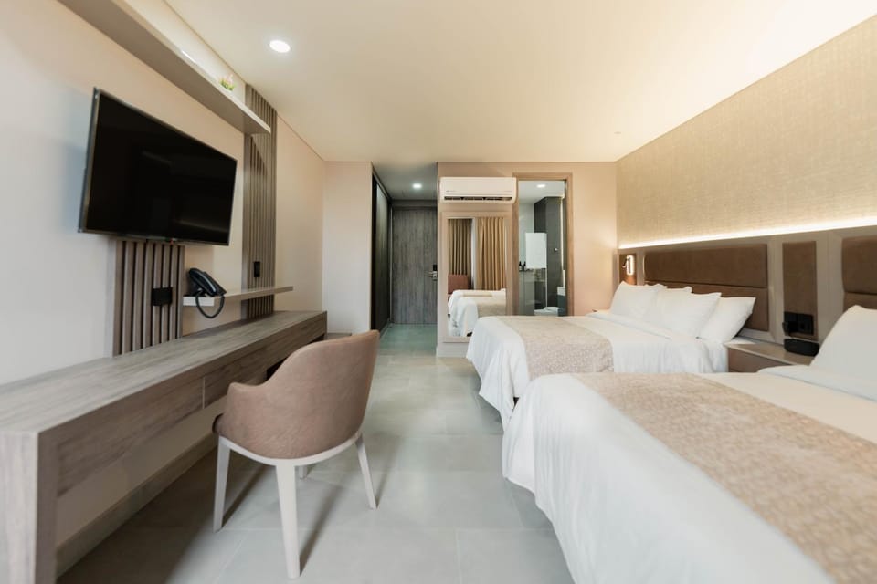 Bed, TV and multimedia, Kitchen or kitchenette, Photo of the whole room, Seating area, Bedroom, air conditioner