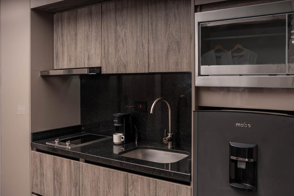 Coffee/tea facilities, Kitchen or kitchenette, microwave, stove