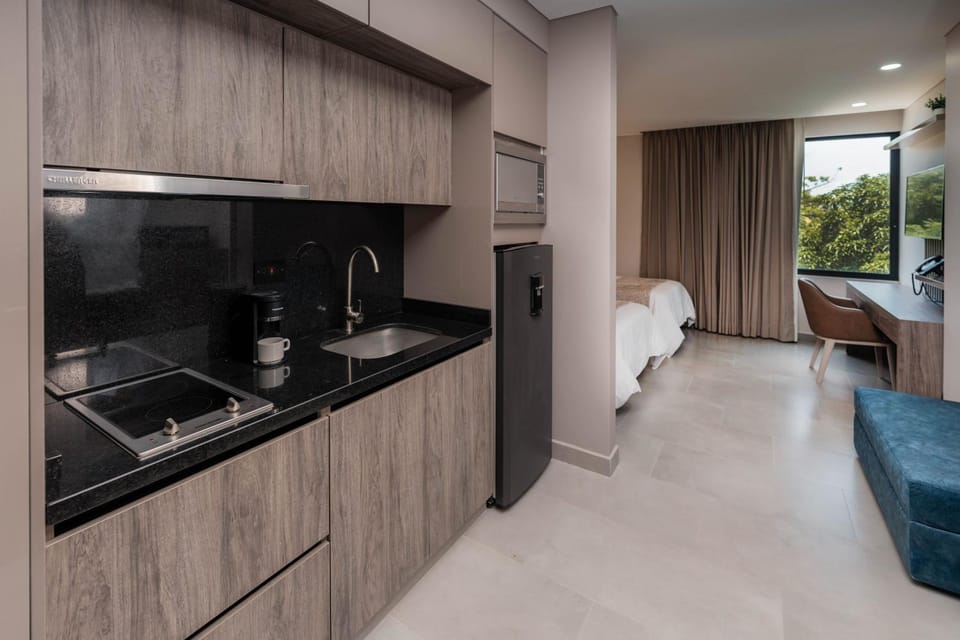 Coffee/tea facilities, Kitchen or kitchenette, Decorative detail, Street view, microwave, stove