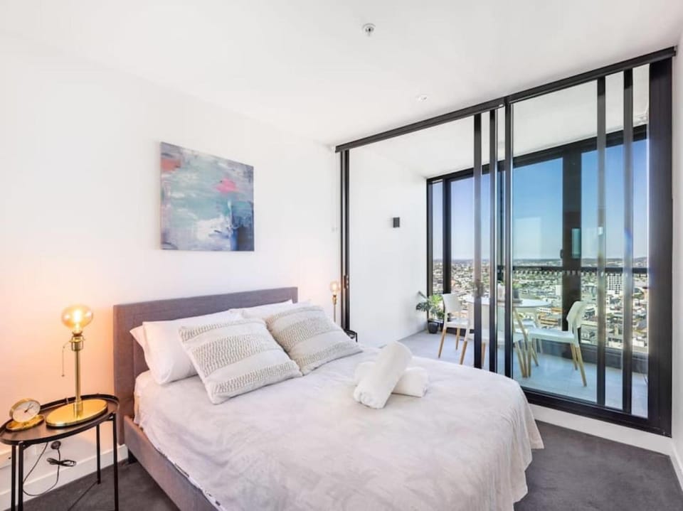 Story Bridge and City View Skyhigh Luxe 2 bed Unit Apartment in Brisbane