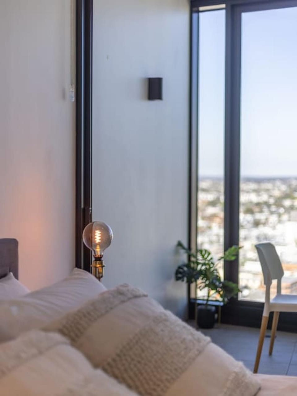 Story Bridge and City View Skyhigh Luxe 2 bed Unit Apartment in Brisbane