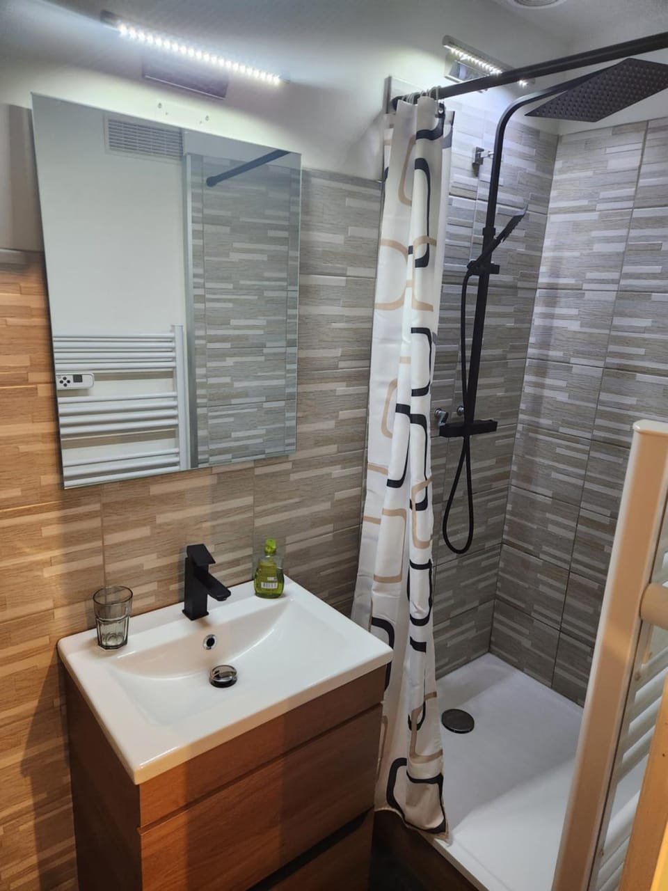 Shower, Bathroom, towels