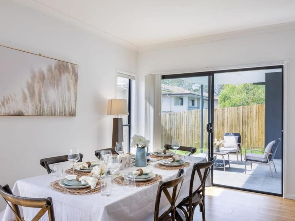 Cute 4BR Family Home in Calamvale House in Brisbane