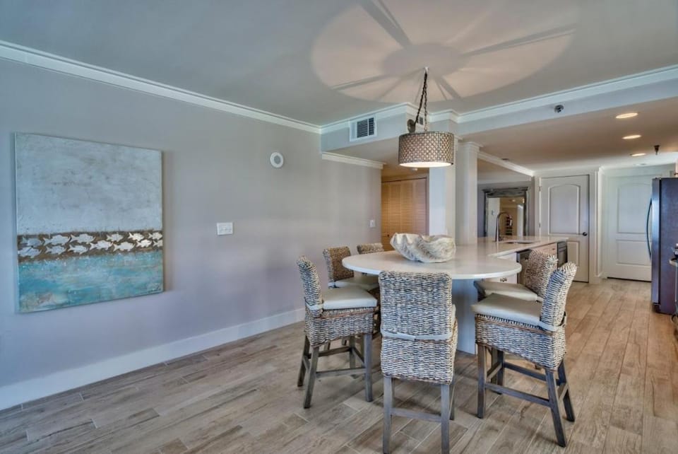 Destin Towers 81 - 8th Floor Luxury 2BR with Amazing Gulf Views House in Destin