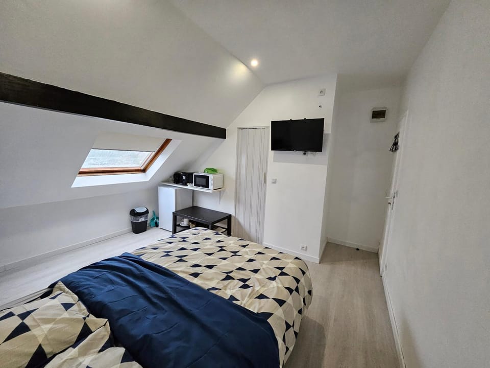 TV and multimedia, Photo of the whole room, Bedroom