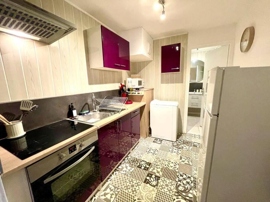 Grand Studio Chez Soi - Queen size bed - Terrasse Apartment in Oyonnax
