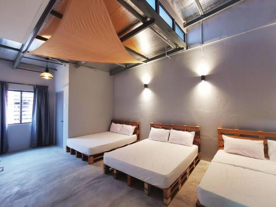 Ipoh town centre glamping home 13pax Apartment in Ipoh