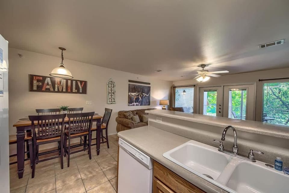 WW i102 Restful River Retreat House in New Braunfels