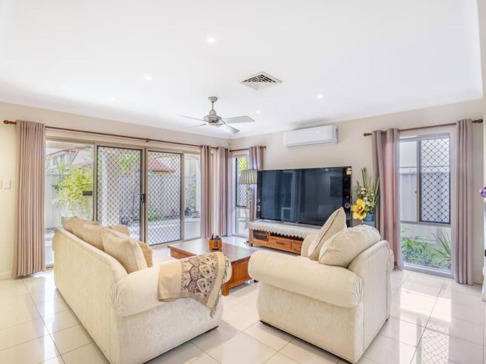 Charming 4BR House and Cozy Garden House in Brisbane