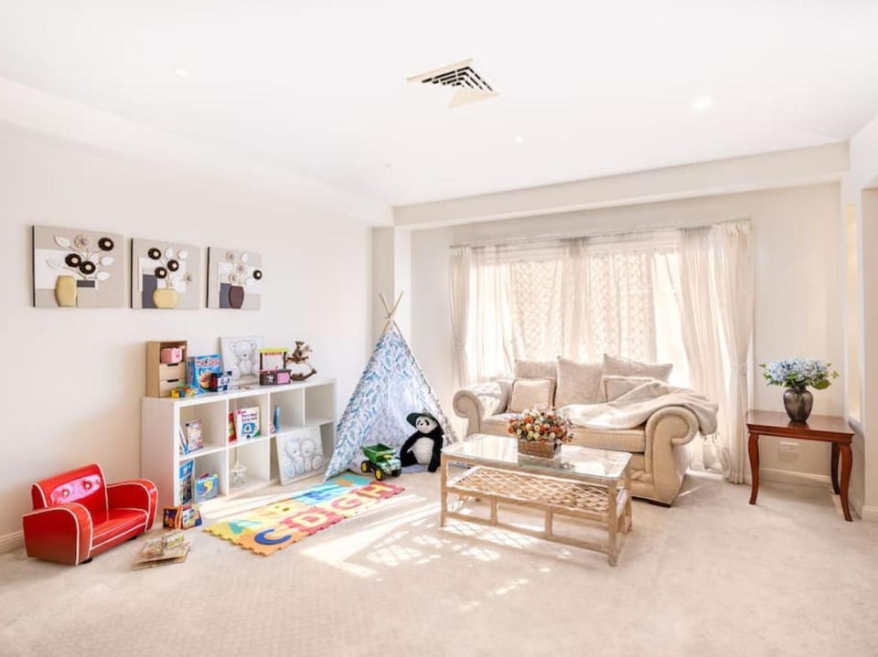 Charming 4BR House and Cozy Garden House in Brisbane