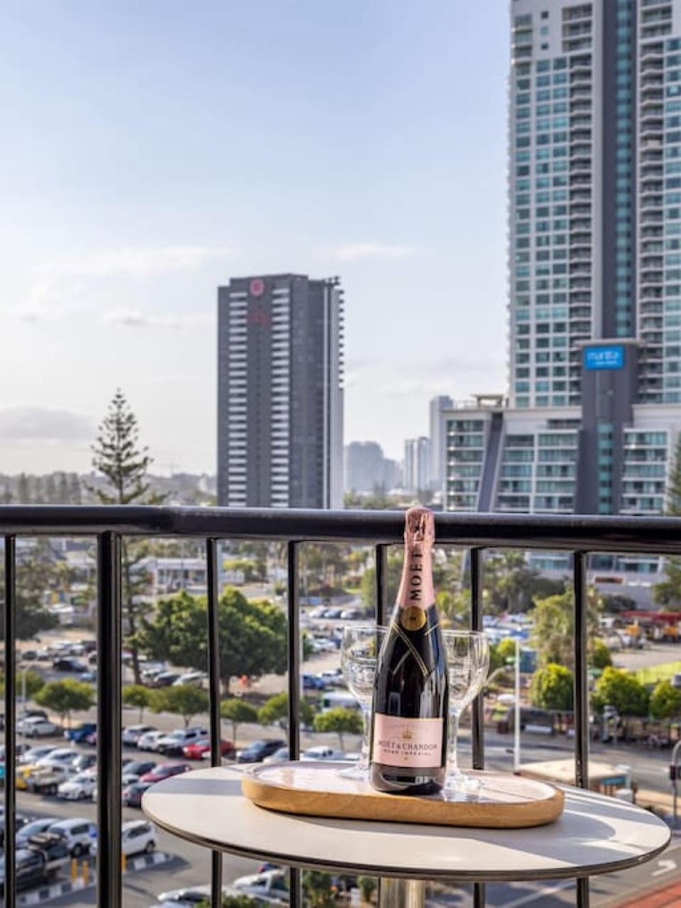 Marina View Escape 3mins walk to the beach Apartment in Surfers Paradise