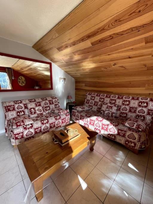 T3 Champagny-en-Vanoise avec terrasse plein sud Apartment in Champagny-en-Vanoise