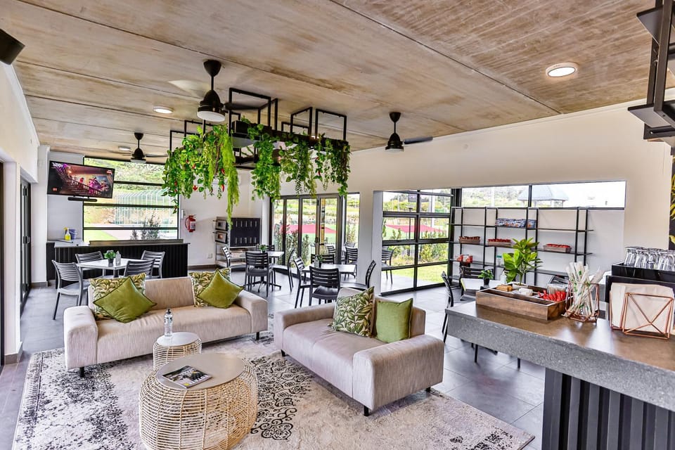 Communal lounge/ TV room, Living room, Seating area