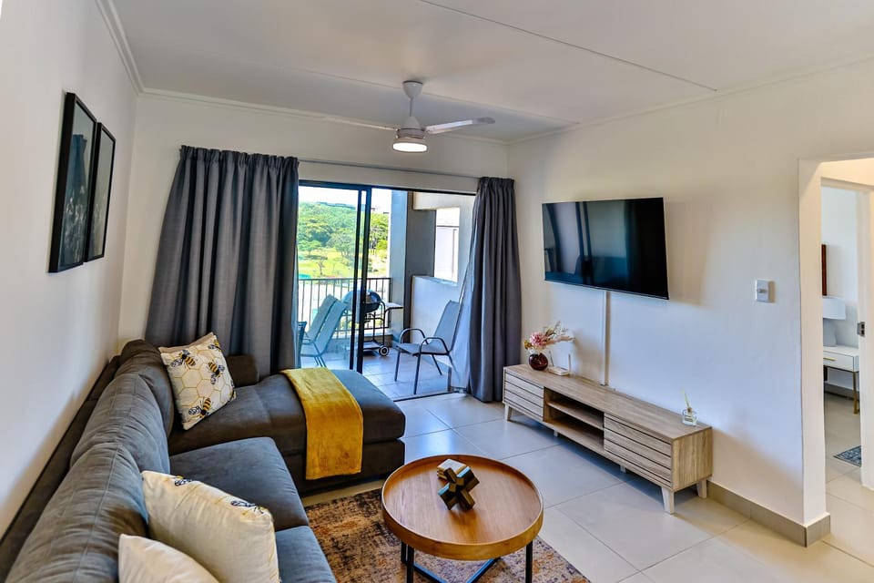 TV and multimedia, Living room, Seating area, fireplace