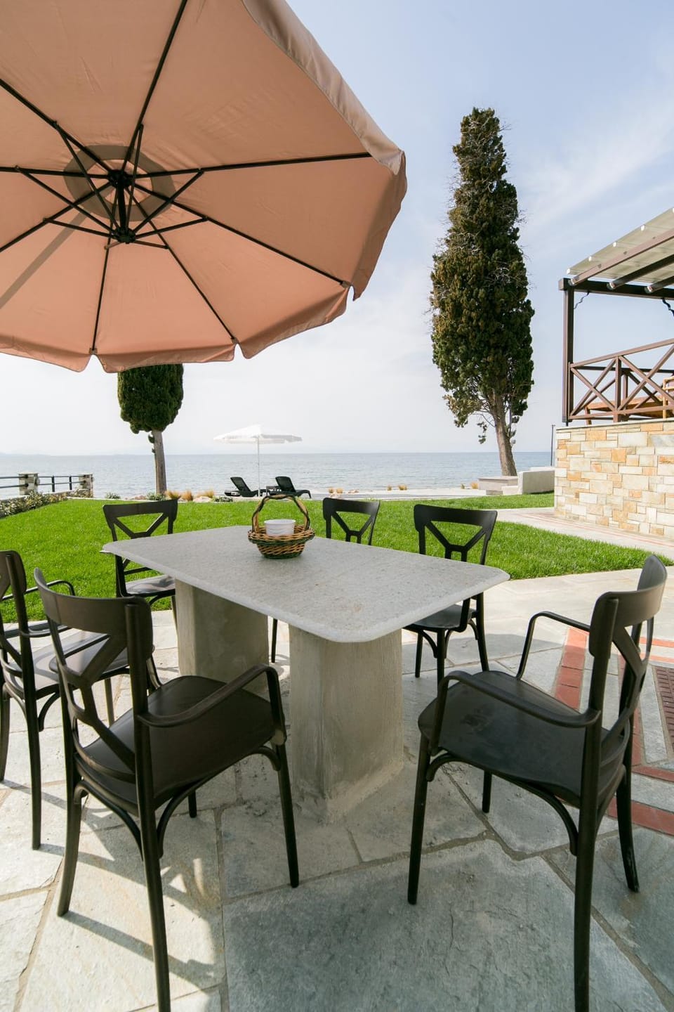 Day, Natural landscape, Seating area, Dining area, Sea view