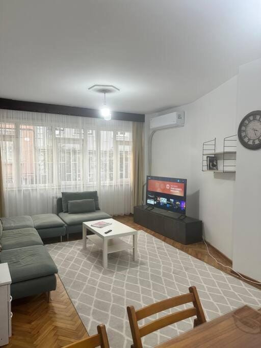 Communal lounge/ TV room, TV and multimedia, Living room, air conditioner