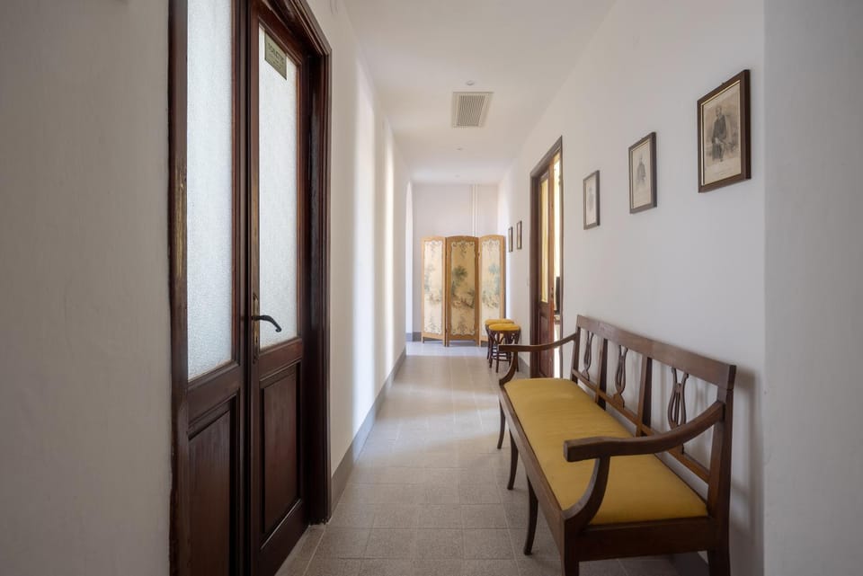 Bathroom, Communal kitchen, Inner courtyard view
