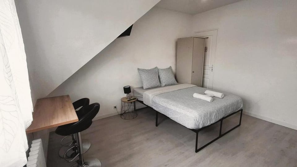 Bed, Bedroom