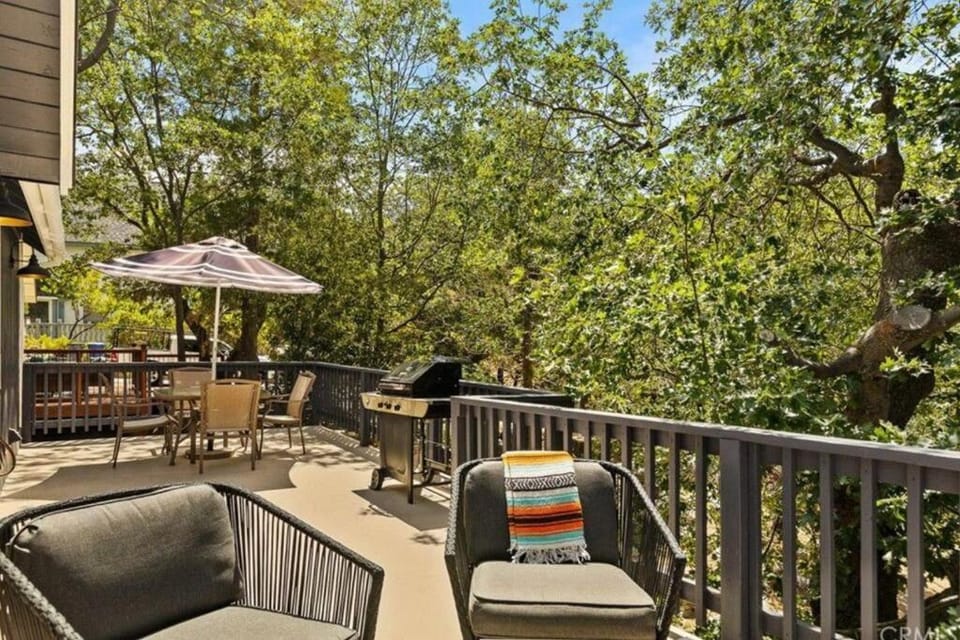 Charming Getaway Cabin Cabin in Lake Arrowhead