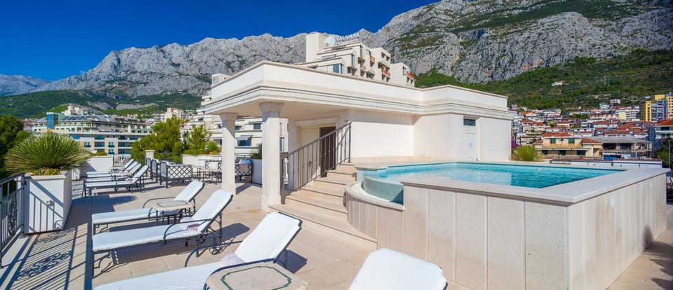 Swimming pool, Swimming pool