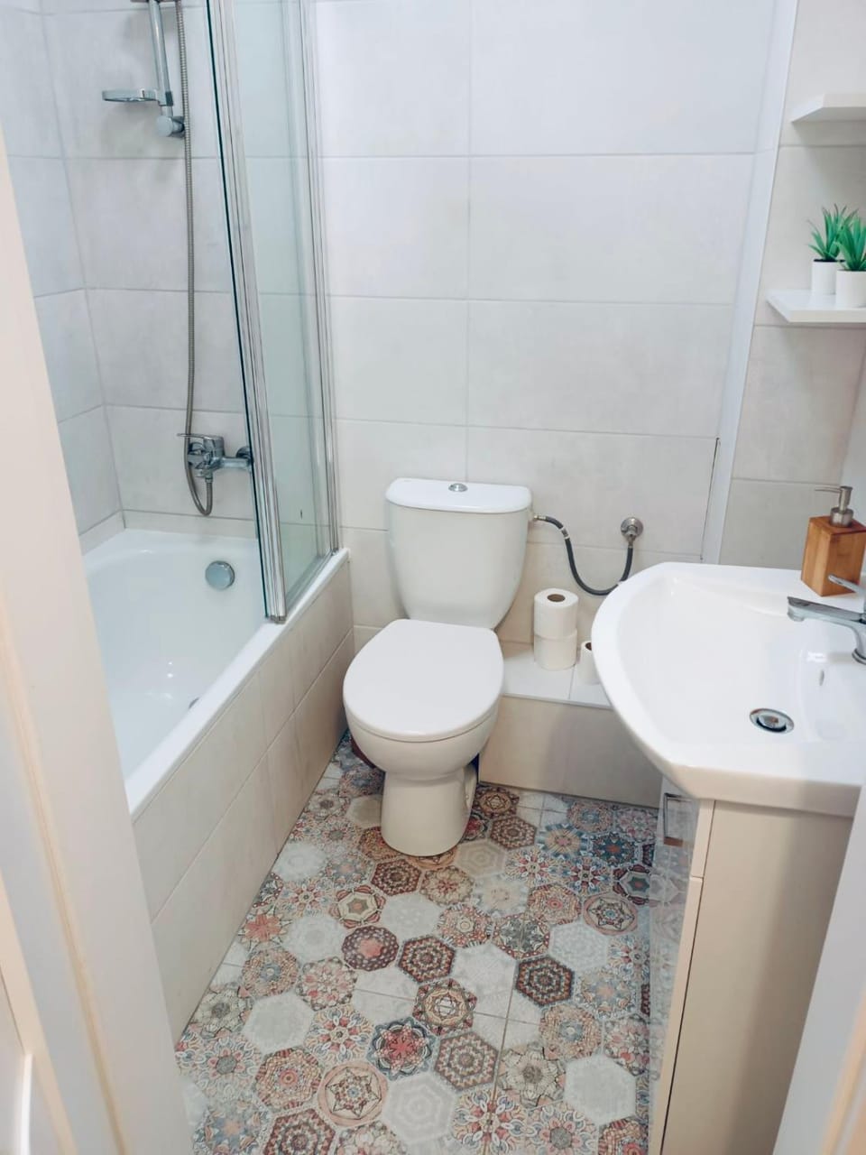 Shower, Toilet, Bathroom, Bath