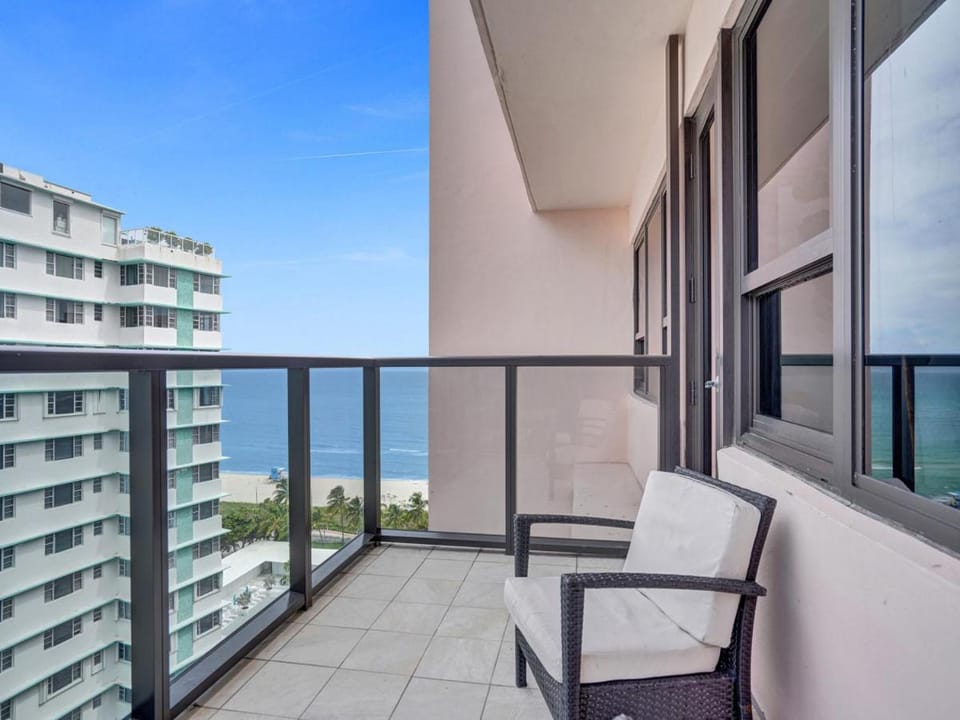 Gorgeous Miami Beach Condo Beach Service 1614 Apartment in Miami Beach