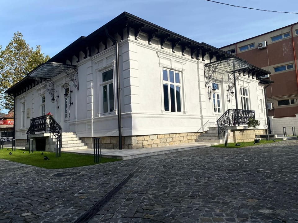 Property building, Day