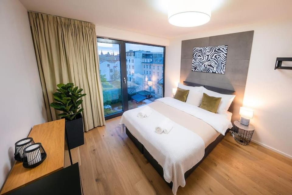 5BR+2Bath Old Town Industrial Penthouse, A/C Apartment in Prague