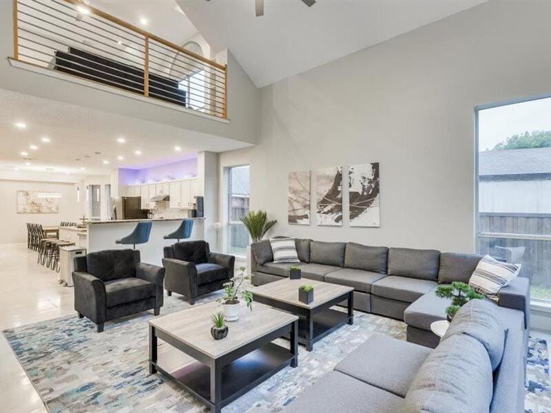 Living room, Seating area