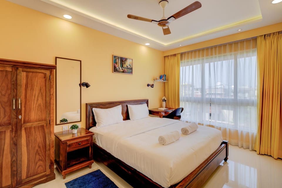 Bed, Photo of the whole room, Bedroom, fireplace, towels, wardrobe