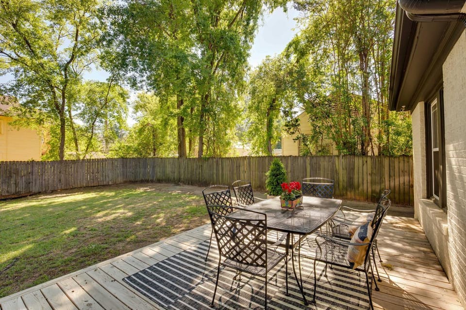 Walk to Dtwn: 'Tyler Tudor' w/ Backyard House in Tyler