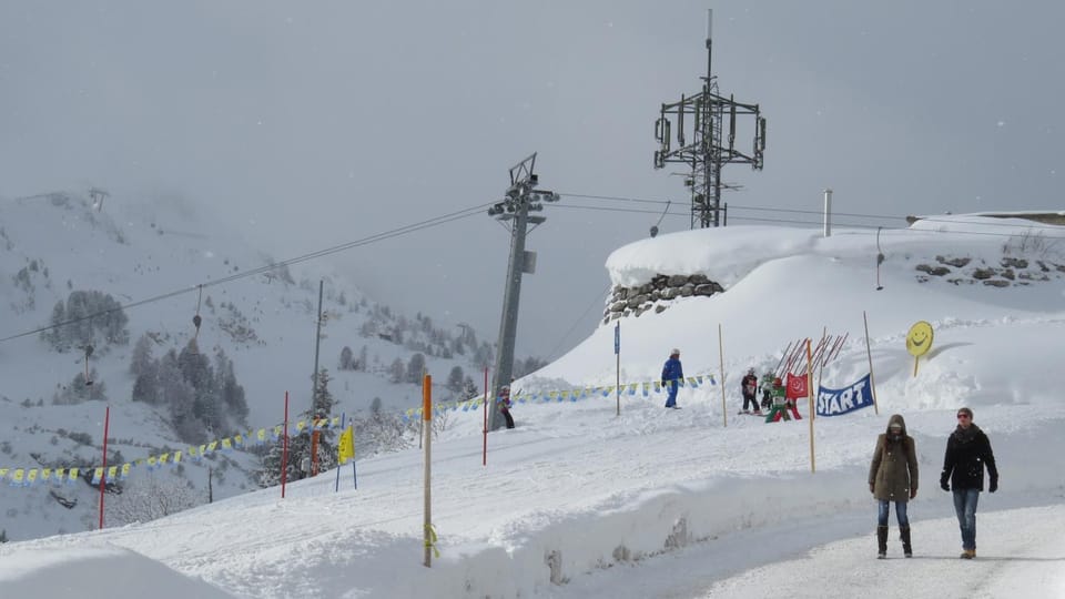 Neighbourhood, Winter, Skiing