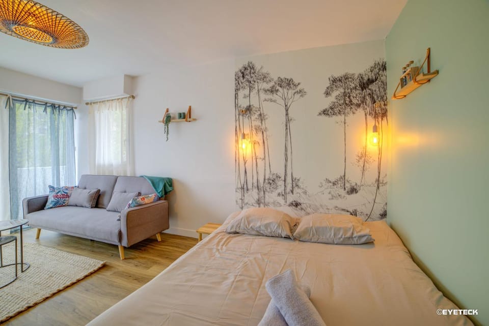 Bed, Living room, Photo of the whole room, Bedroom