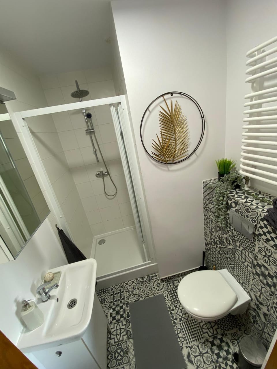 Shower, Toilet, Bathroom, towels